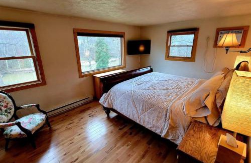 Stanardsville Casa | Pond View (Second bedroom at extra cost)