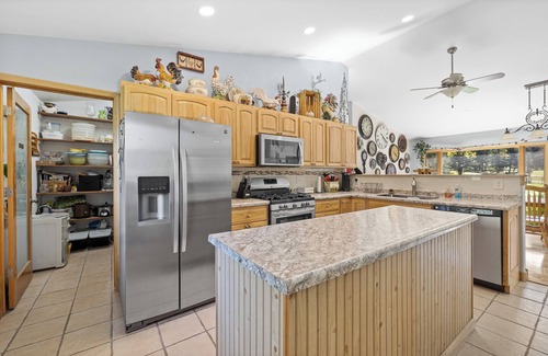 Lead Casa | Ponderosa hideaway, close to trails, Sleeps 10, with creek