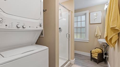 Charlestown Casa | Pondfront Retreat Near Beaches