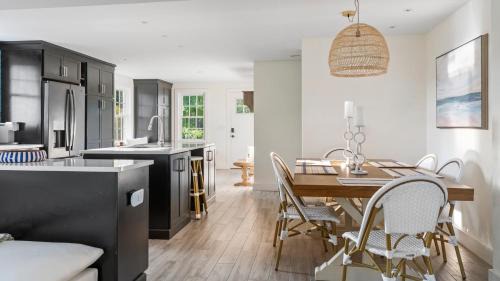 Charlestown Casa | Pondfront Retreat Near Beaches