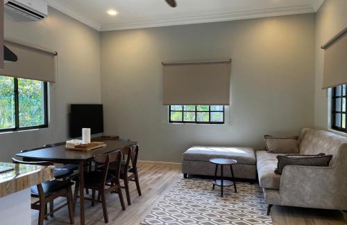 Gua Casa | Pondok Selesa Homestay