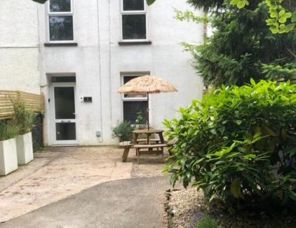 Carmarthen Casa | Pondside Cottage