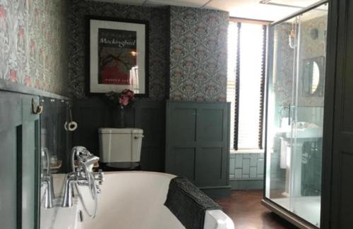 Carmarthen Casa | Pondside Cottage