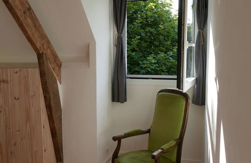 Piegut-Pluviers Apartamento | Pondside healthy lodging in lively Piégut-Pluviers
