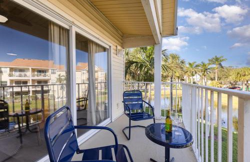 Ocean Side Village Apartamento | Pondview Modern Farmhouse Condo Half Mile to Beach