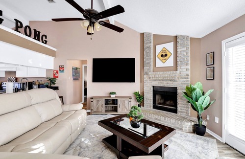 Wetmore Casa | Pong - A Birdy Vacation Rental