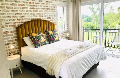 Parys Apartamento | Pont de Val Riverside accommodation