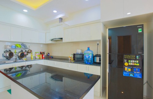 Thang Tam Apartamento | Pooh House tiene 3 dormitorios con amplias vistas al mar y brisa.