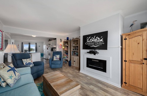 Nags Head Condominio | Pooh's Corner: Oceanfront condo & Patio, steps to the beach, dog friendly!