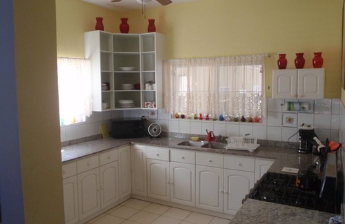 Palm Beach Casa | Nueva piscina, puede tener uso de un coche, a pie de Palm Beach Plaza. Comienza a $ 1295 semanas.