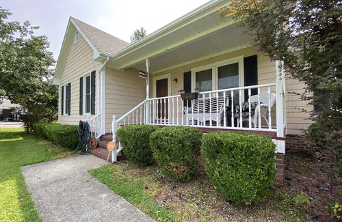 Westgate Casa | POOL! 4 beds, near Camp Lejeune, in Golf Course community, near Beaches sleeps 8