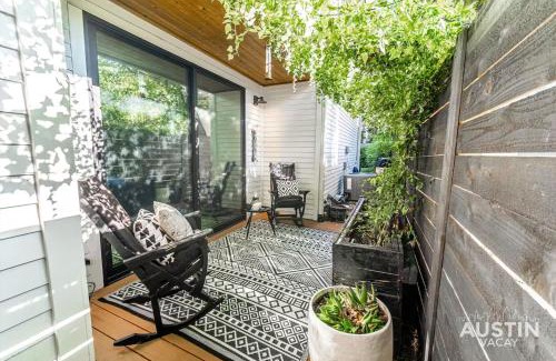 Holly Casa | Pool 4BR 3BA Sleeps 8 w Patio Grill by Austin Vacay
