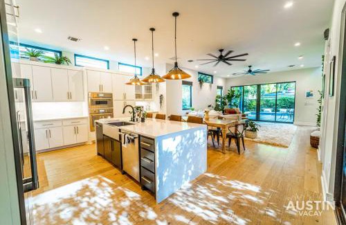 Holly Casa | Pool 4BR 3BA Sleeps 8 w Patio Grill by Austin Vacay