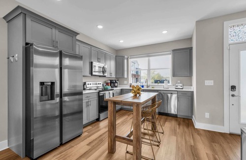 Chattanooga Casa | Pool! 4K TVs! Walkable to Riverwalk & Bike Rentals