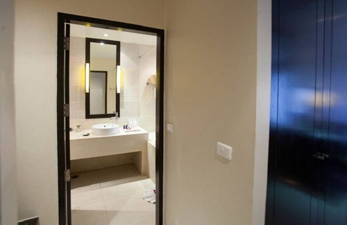 Khao Lak Complejo | Acceso a la piscina -53 m² / 570 pies² | Puerta Paso Piscina | Terraza privada- PAS # 15