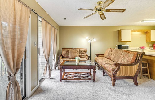 Surfside Beach Condominio | Pool Access & Balcony: Condo in Myrtle Beach!