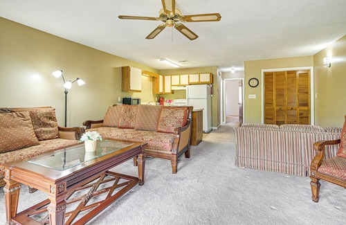 Surfside Beach Condominio | Pool Access & Balcony: Condo in Myrtle Beach!