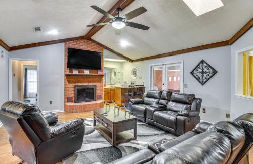 Hinesville Casa | Pool and Gameroom Family Fun Retreat in Hinesville!