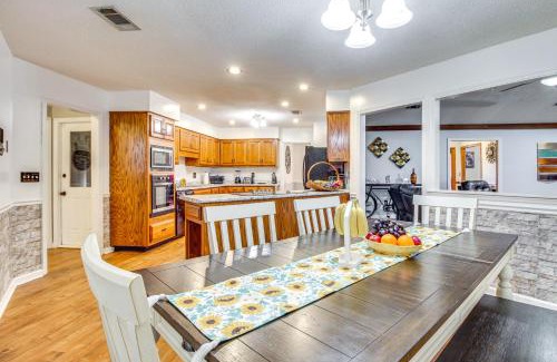 Hinesville Casa | Pool and Gameroom Family Fun Retreat in Hinesville!