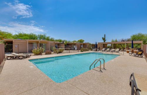 North Scottsdale Apartamento | Pool and Hot Tub Access! Chic Condo in Scottsdale