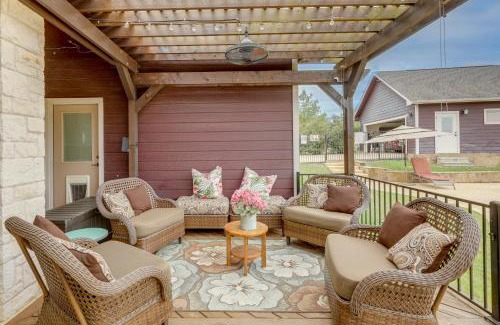 Bastrop Casa | Pool and Hot Tub in Sunny Smithville Getaway!