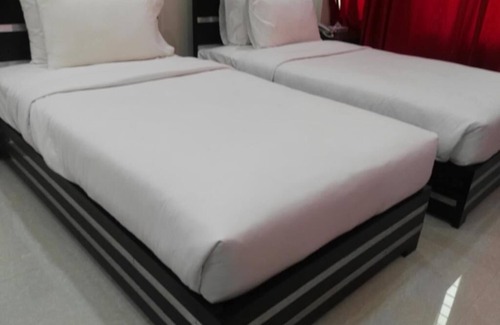 Lahore Hotel | Pool And Park Hotel