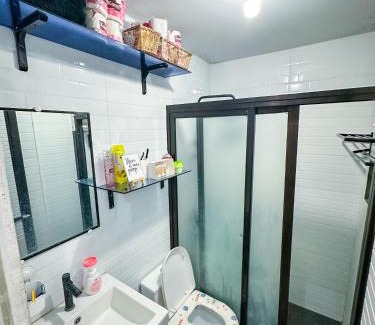 Mariveles Casa | Pool and Pillows