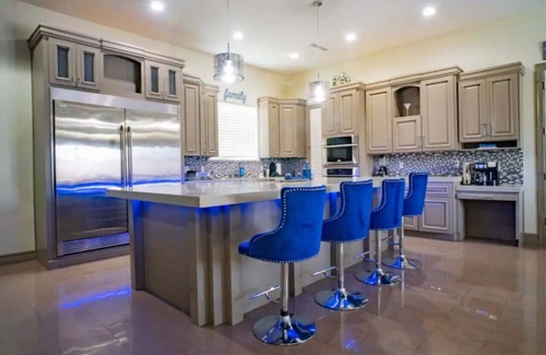 Palmhurst Casa | 4 Bedrooms/Pool/ Game room/Massive Kitchen