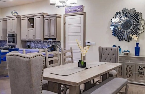 Palmhurst Casa | 4 Bedrooms/Pool/ Game room/Massive Kitchen