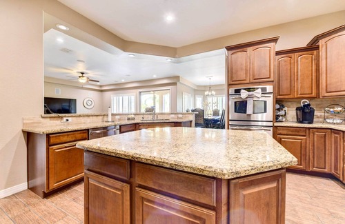 Queen Creek Casa | Pool, BBQ & Bar: Family Home in Queen Creek
