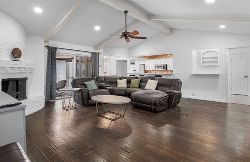 Lake Highlands Apartamento | Pool | BBQ | Games | Gym | Patio | Workspace
