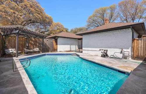 Lake Highlands Apartamento | Pool | BBQ | Games | Gym | Patio | Workspace