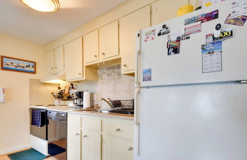 Provincetown Condominio | ¡NUEVO! Provincetown Condo w / Pool - A pie de la playa!