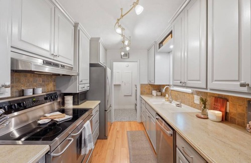 Montgomery Cabaña | Charming Cottage on Acreage Lot, Short Walk to Historic Town, Shops, & Wine Bars