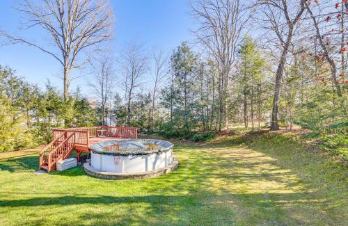 Naugatuck Apartamento | Pool, Deck and Grill Spacious Apt in Naugatuck!
