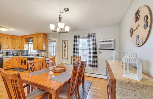 Naugatuck Apartamento | Pool, Deck & Grill: Spacious Apt in Naugatuck!