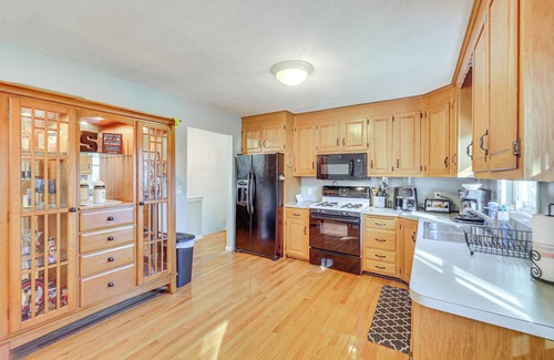 Naugatuck Apartamento | Pool, Deck & Grill: Spacious Apt in Naugatuck!