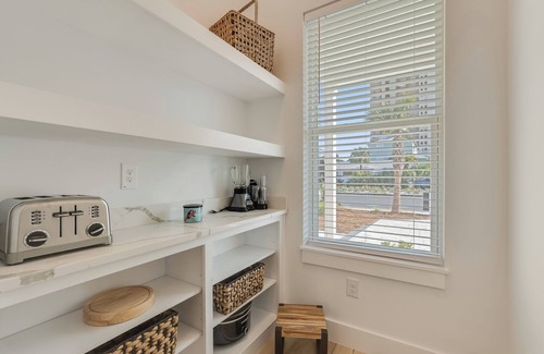 Holiday Beach Casa | POOL & few minutes walk to beach! 5BR, game room & sundeck at “Knot Stressin"