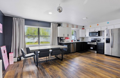 St. Cloud Casa | Pool+Fire Pit+Grill+Walk to Lake+Close to Disney+Pet Friendly