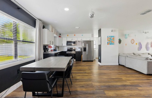 St. Cloud Casa | Pool+Fire Pit+Grill+Walk to Lake+Close to Disney+Pet Friendly