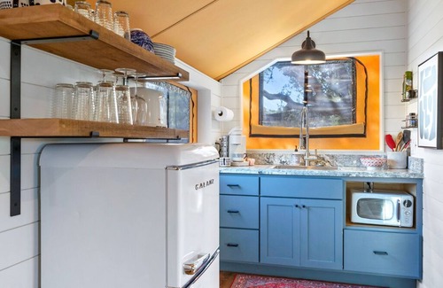 Ingram Cabina | Pool + Firepit + River + Lake + Hot Tub + Heat/AC