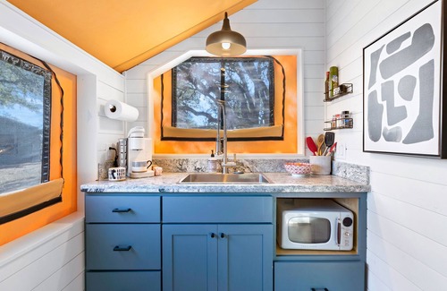 Ingram Cabina | Pool + Firepit + River + Lake + Hot Tub + Heat/AC