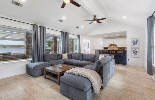 Willis Casa | Pool Fun on Lake Conroe - Gameroom - Paddleboards