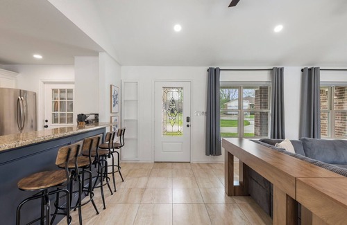 Willis Casa | Pool Fun on Lake Conroe - Gameroom - Paddleboards
