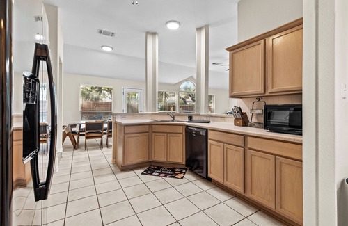 Braun's Farm Casa | Pool & Game Room By 6 Flags & SeaWorld - Sleeps 10
