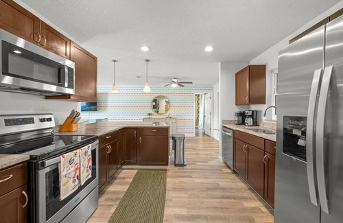 Palm Harbor Casa | Pool, games & more—fun for everyone!