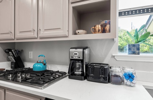 The Hermitage Casa | Pool Getaway | Movie Room | Games | Yard BBQ Pets