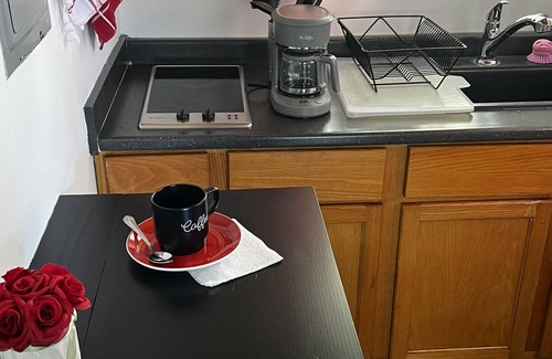 Burbank Casa | Pool Guesthouse near Hollywood & Studios