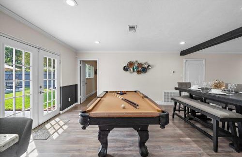 Garden Oaks Casa | Pool Home Nr Heights, Dt Games Wifi Bbq Yard