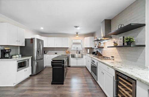 Garden Oaks Casa | Pool Home Nr Heights, Dt Games Wifi Bbq Yard